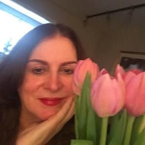 Meet your Posher, Voula